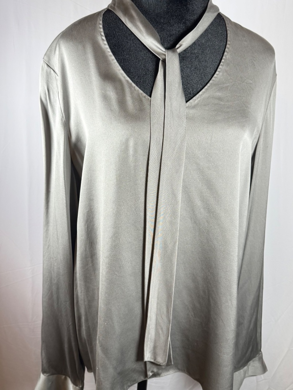 ELIE TAHARI designer dressy gray silk blouse, very classy, XL - Picture 3 of 10